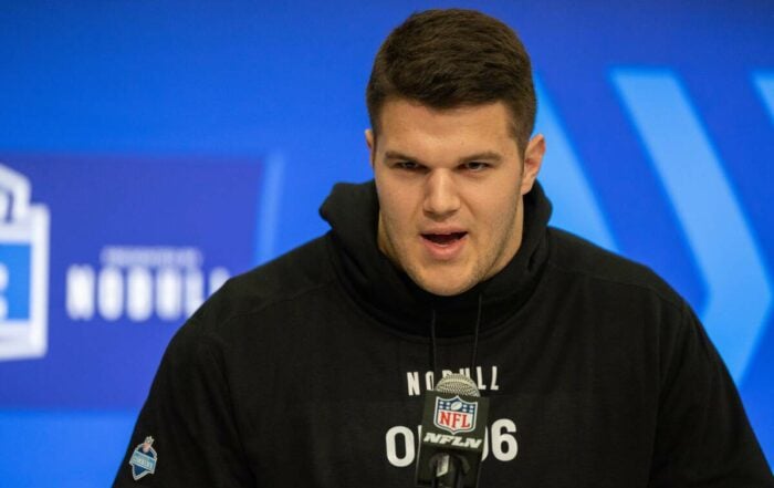 Bucs Ol Graham Barton