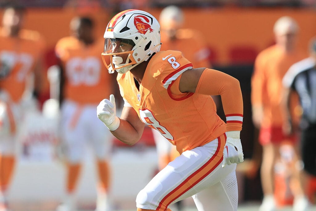 Bucs Continue To Be High On Two Young Players 4 Bucs Ilb Sirvocea Dennis
