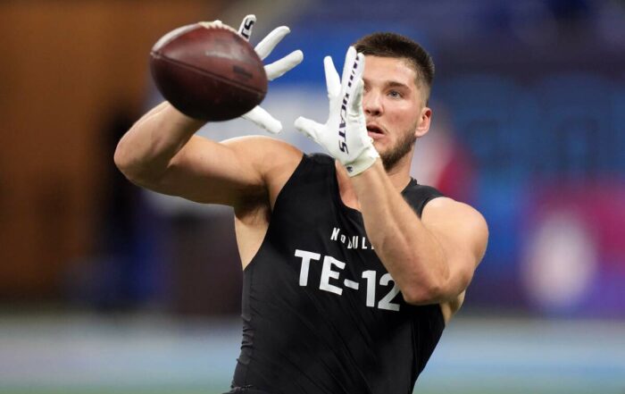 Kansas State Te Ben Sinnott Bucs