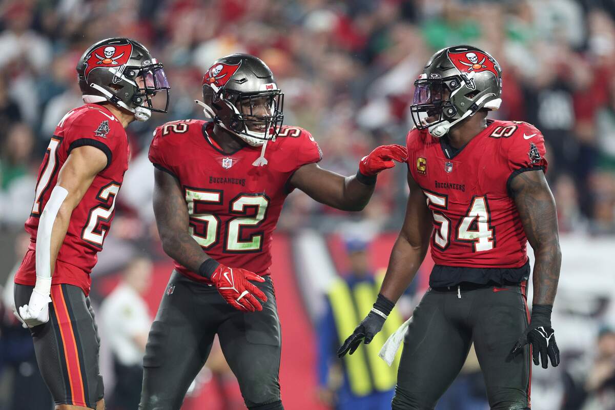 Bucs Cb Zyon Mccollum And Ilbs K.j. Britt And Lavonte David