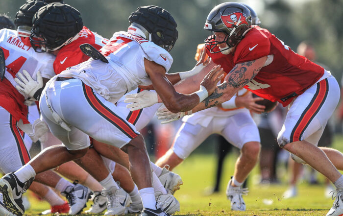 Bucs Te Ko Kieft And Olb Joe Tryon-Shoyinka