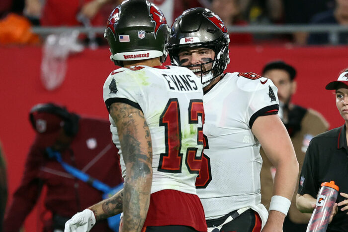 Bucs Qb Baker Mayfield And Wr Mike Evans