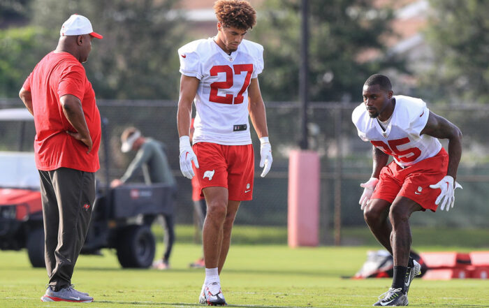 Bucs Cbs Zyon Mccollum And Jamel Dean And Cbs Coach Kevin Ross
