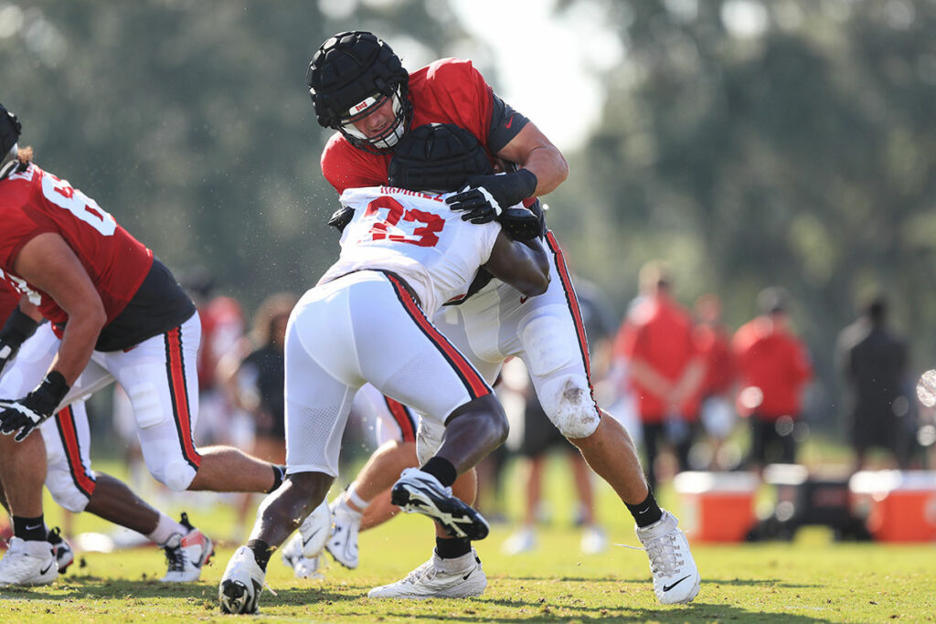 Bucs Lt Lorenz Metz And Olb Jose Ramirez 