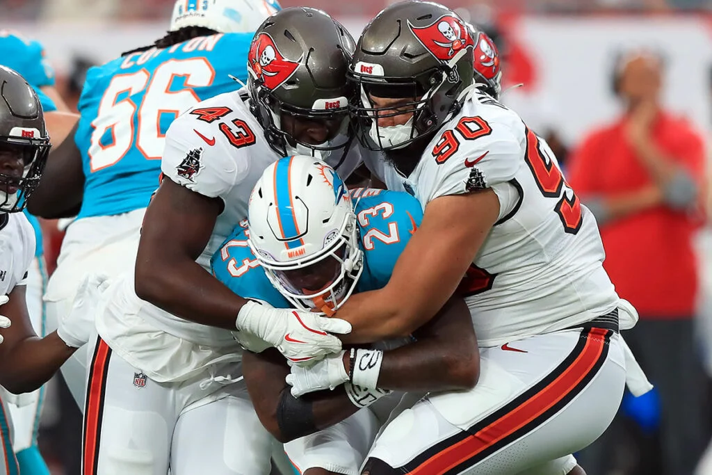 Bucs Olb Chris Braswell And Dt Logan Hall