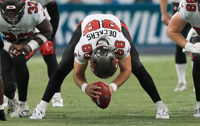 Bucs Ls Evan Deckers