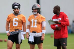 Bucs Qb Injured Vs. Jaguars 2 Bucs Qbs Baker Mayfield And John Wolford And Qbs Coach Thad Lewis