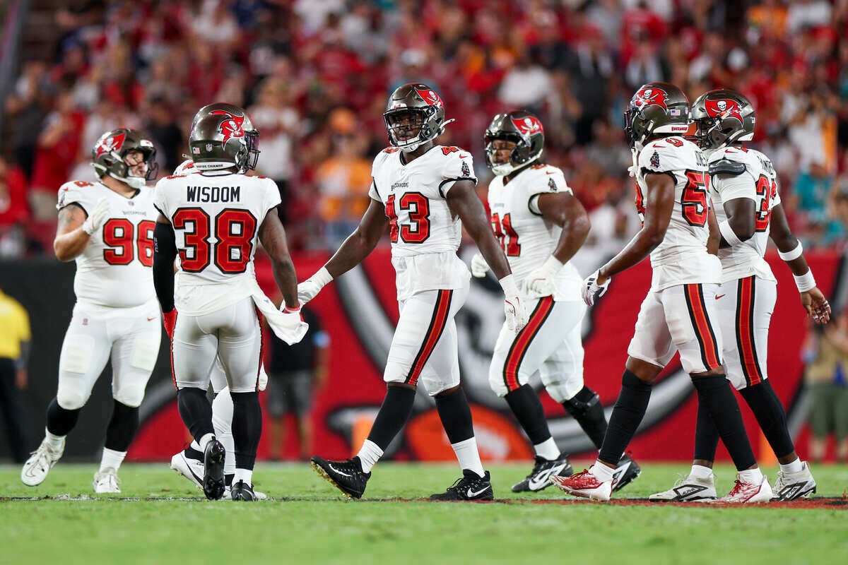 Bucs Olb Chris Braswell