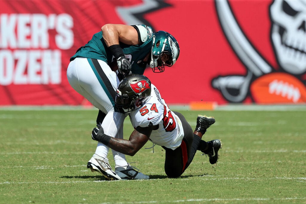 Bucs Ilb Lavonte David And Eagles Te Dallas Goedert