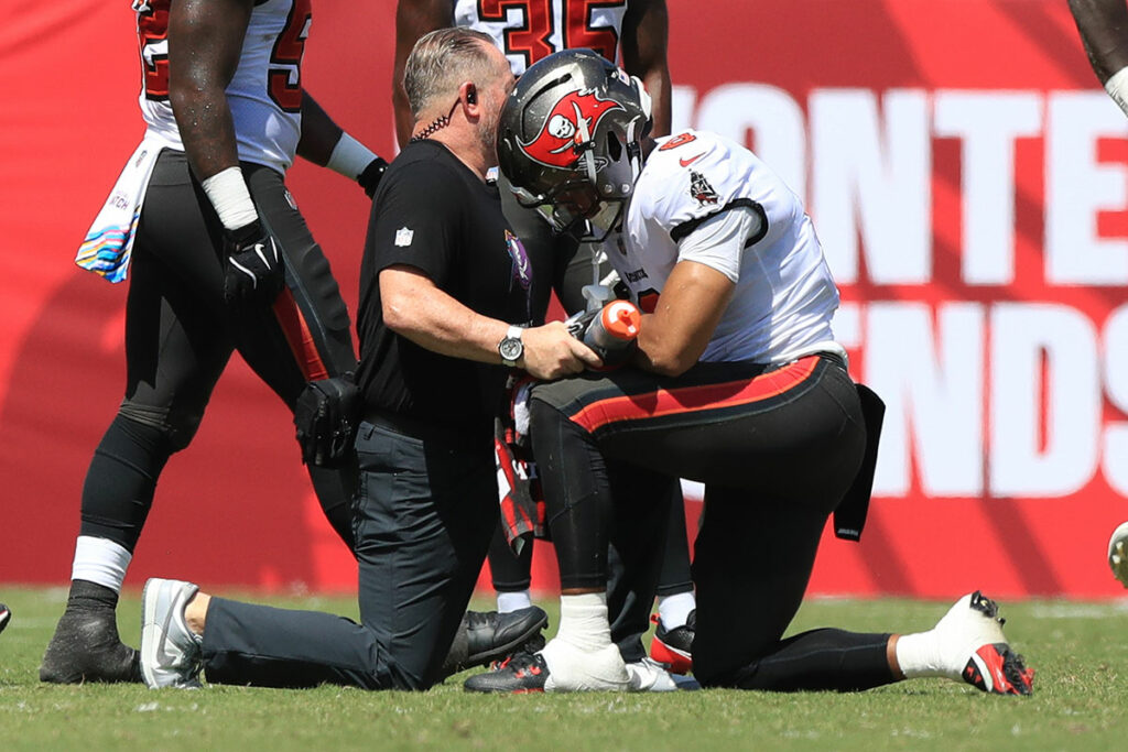 Bucs Ilb Sirvocea Dennis