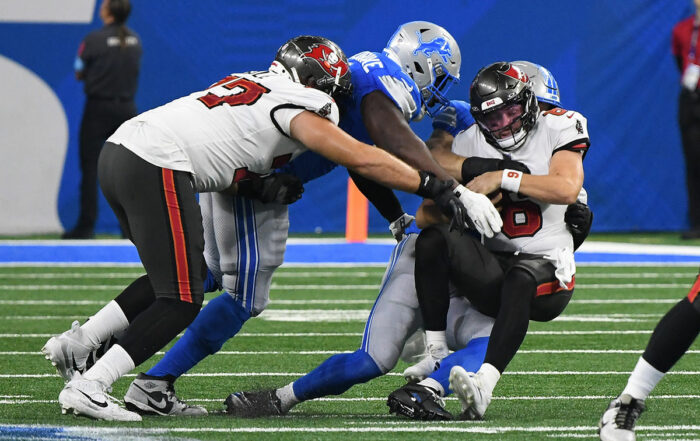 Bucs Qb Baker Mayfield And Rt Justin Skule And Lions De Aidan Hutchison