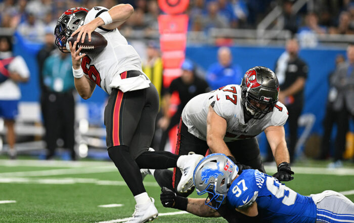 Bucs Qb Baker Mayfield And Rt Justin Skule And Lions De Aidan Hutchison