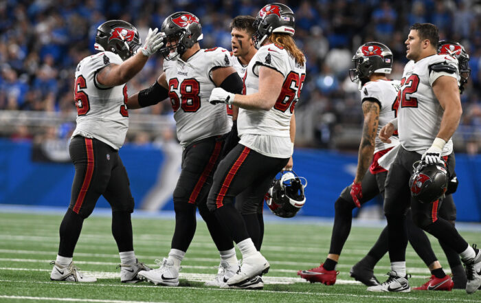 Bucs Dt Greg Gaines, Lg Ben Bredeson - Photo By: Usa Today