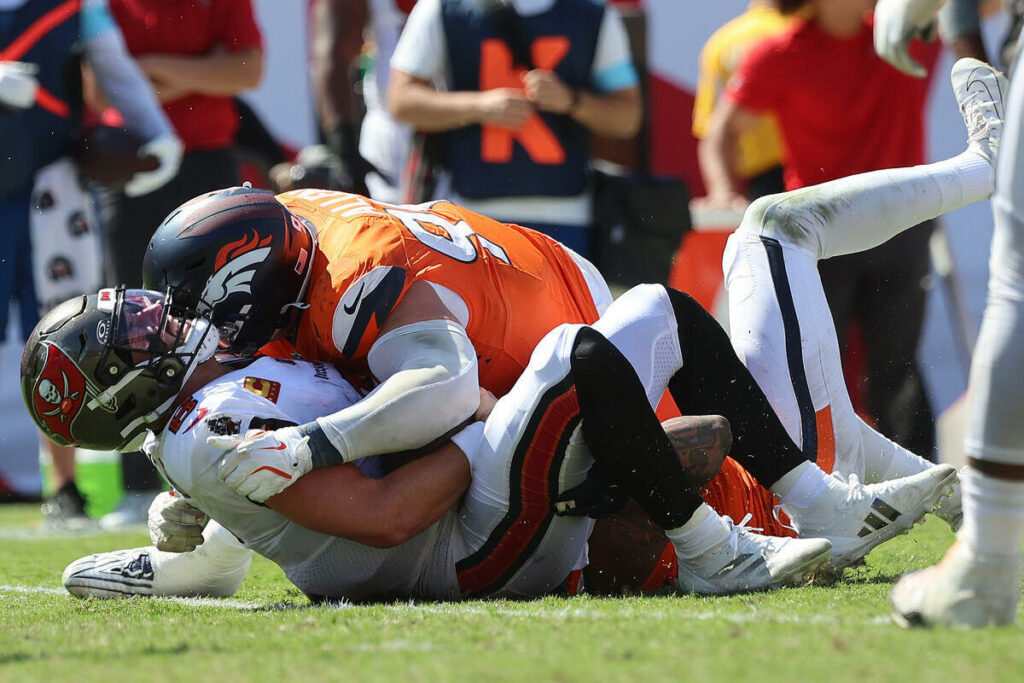 Bucs Qb Baker Mayfield And Broncos De Zach Allen