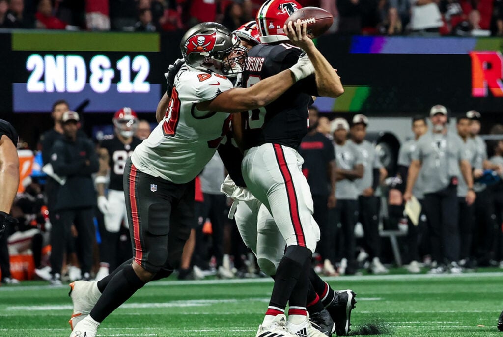 Bucs Dt Logan Hall
