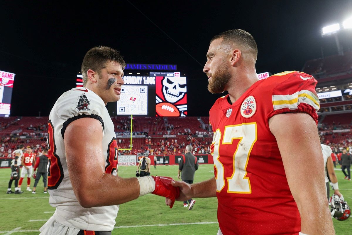 Bucs Te Cade Otton And Chiefs Te Travis Kelce