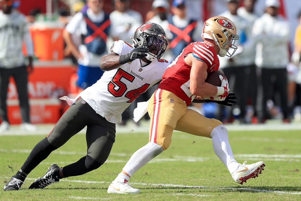Lavonte David Proves His Value Once Again 4 Bucs Ilb Lavonte David And 49Ers Rb Christian Mccaffrey