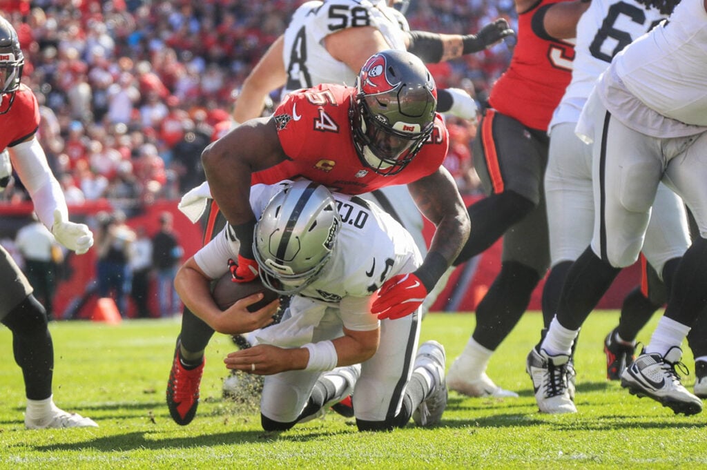Lavonte David Proves His Value Once Again 2 Bucs Lb Lavonte David And Raiders Qb Aidan O'Connell