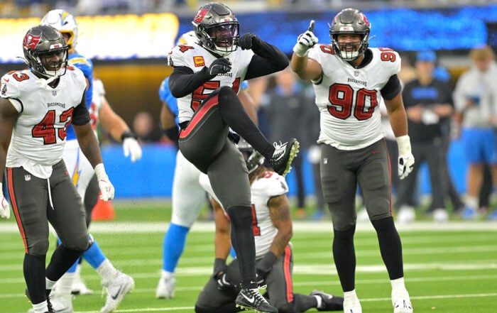 Bucs Ilb Lavonte David And Dt Logan Hall