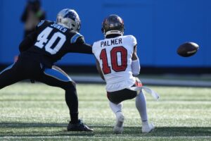 Bucs Sign Veteran Inside Linebacker 3 Bucs Ilb Deion Jones - Photo By: Usa Today