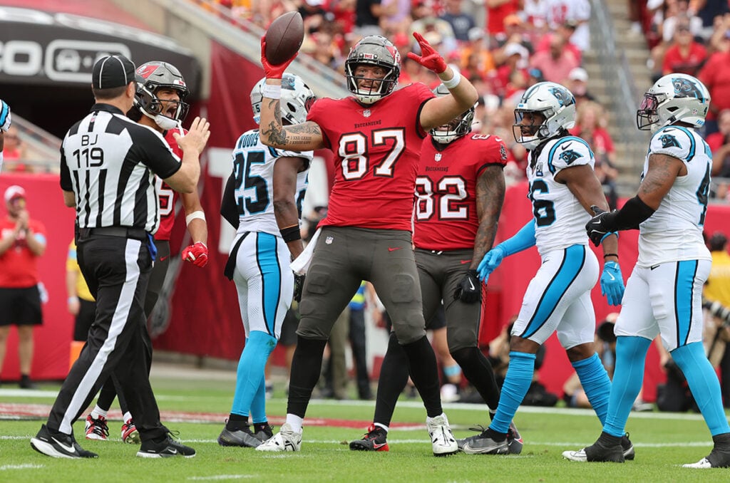 Bucs Mailbag: Battle For Te2, Desmond Watson'S Progress 3 Bucs Tes Payne Durham And Devin Culp