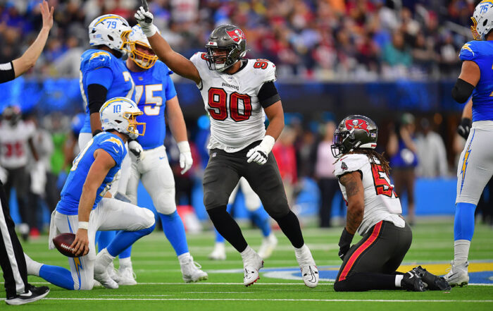 Bucs Dt Logan Hall