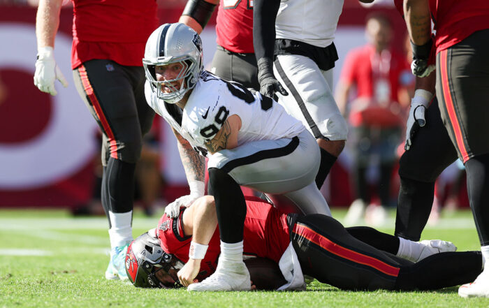 Bucs Qb Baker Mayfield And Raiders De Maxx Crosby