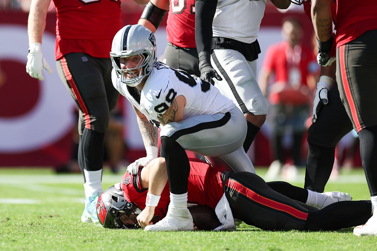 Bucs Qb Baker Mayfield And Raiders De Maxx Crosby