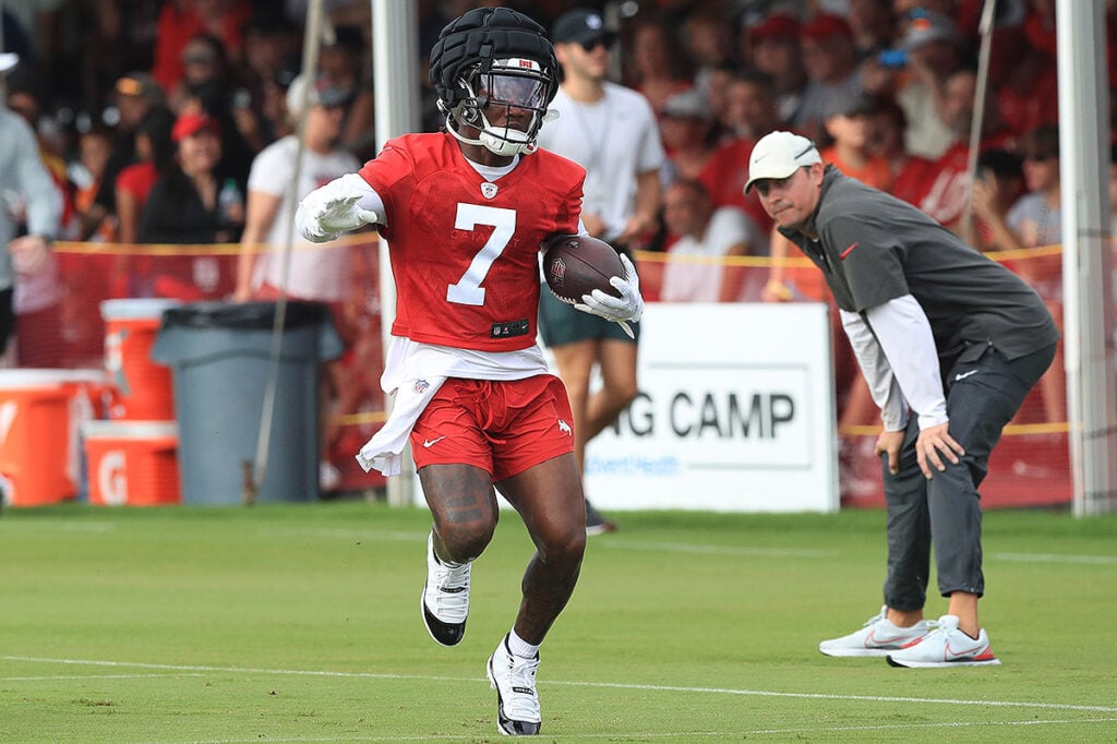 How Has Bucs Oc Josh Grizzard Handled His Role So Far? 3 Bucs Rb Bucky Irving And Pass Game Coordinator Josh Grizzard