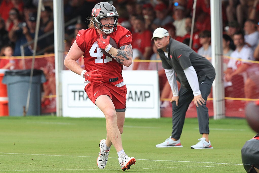 Bucs Place Te On Ir, Sign Dt 3 Bucs Te Ko Kieft And Pass Game Coordinator Josh Grizzard