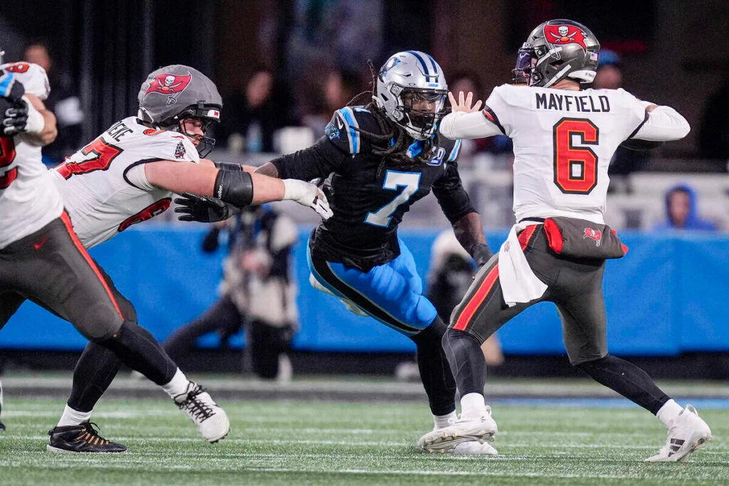 Bucs Qb Baker Mayfield And Panthers Olb Jadeveon Clowney