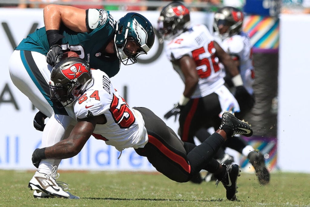 Bucs Mailbag: When Will Bucs Wear Creamsicles, Pewter Jerseys? 5 Bucs Ilb Lavonte David And Eagles Te Dallas Goedert -