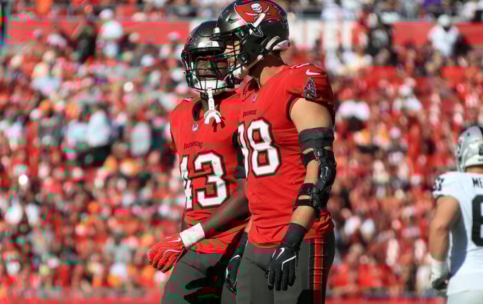 Bucs Olbs Chris Braswell And Anthony Nelson
