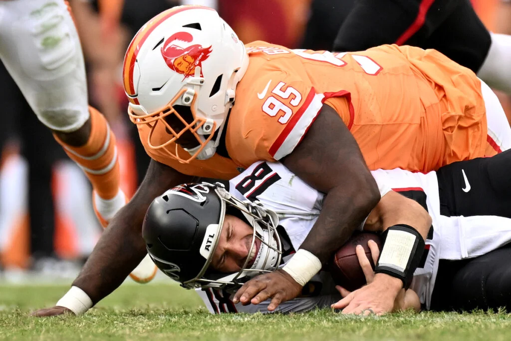 Bucs Place Te On Ir, Sign Dt 2 Bucs Dt C.j. Brewer - Photo By: Usa Today
