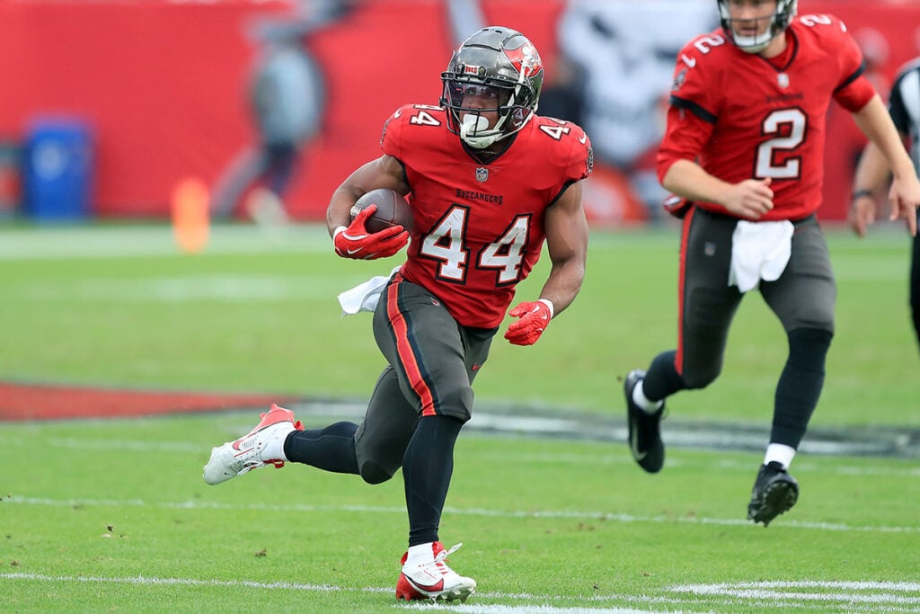 Tucker Sean Bucs Panthers Look Run