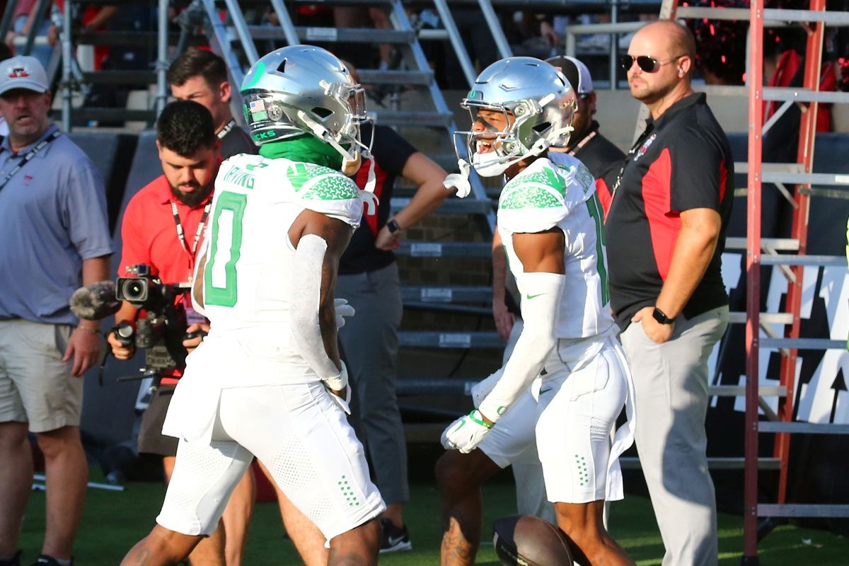 Bucs Rb Bucky Irving And Oregon Wr Tez Johnson