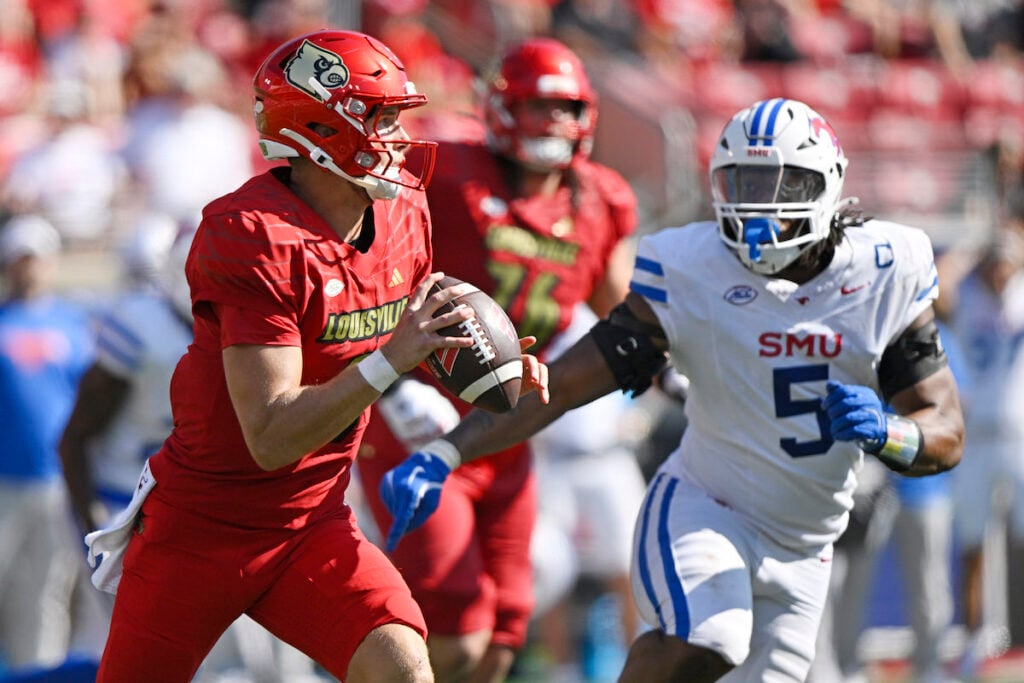 Elijah Roberts Wants To &Amp;Quot;Live In Facility&Amp;Quot; And &Amp;Quot;Support&Amp;Quot; Bucs D-Line 3 Bucs Dl Elijah Roberts - Photo By: Usa Today