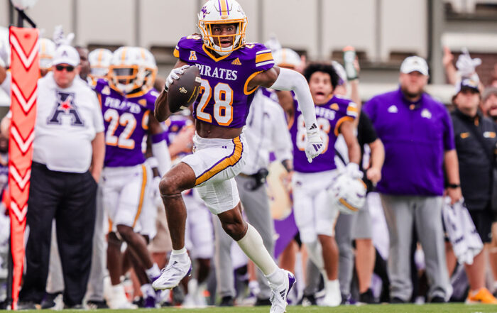 East Carolina Cb Shavon Revel Jr. Bucs