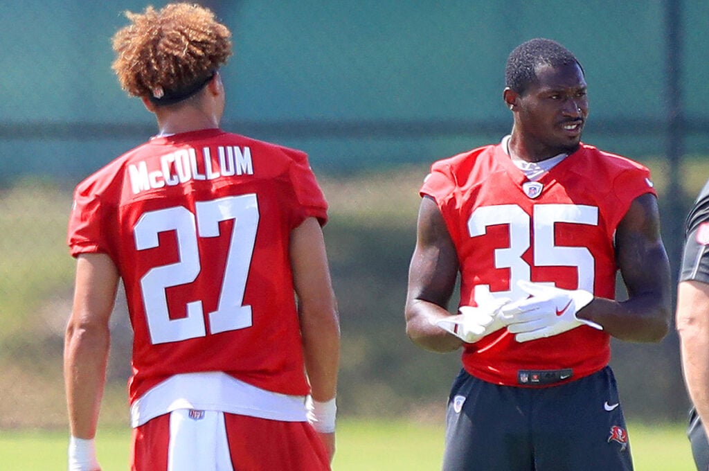 Bucs Cbs Zyon Mccollum And Jamel Dean