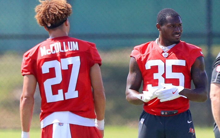 Bucs Cbs Zyon Mccollum And Jamel Dean