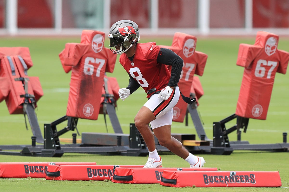 Bucs Ilb Sirvocea Dennis
