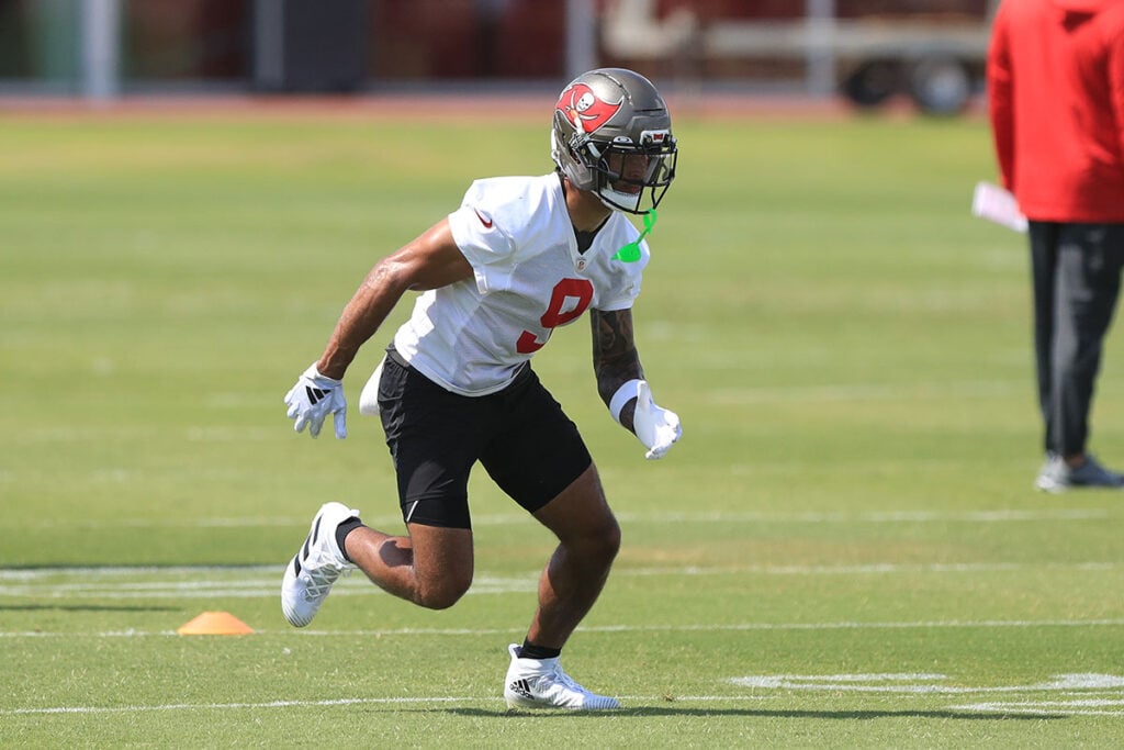 Sr'S Fab 5: Sirvocea Dennis Is A Boss At Bucs Otas 7 Bucs Wr Emeka Egbuka