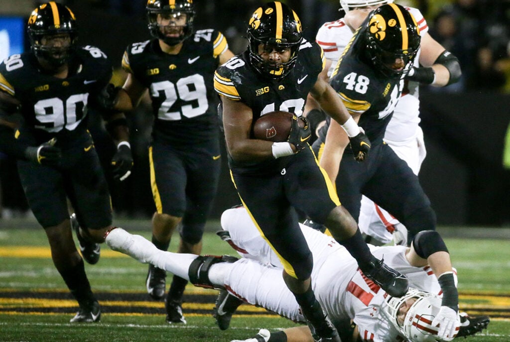 Bucs Sign Highly Productive Tryout Ilb 2 Bucs Ilb Nick Jackson