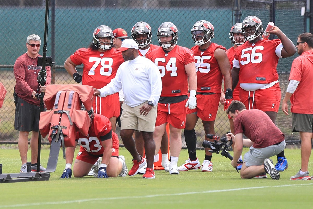 Bucs Dts Coach Charlie Strong