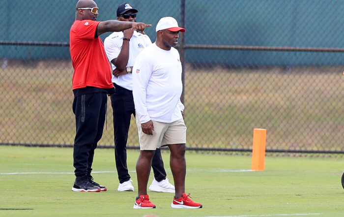 Bucs Dl Coach Charlie Strong