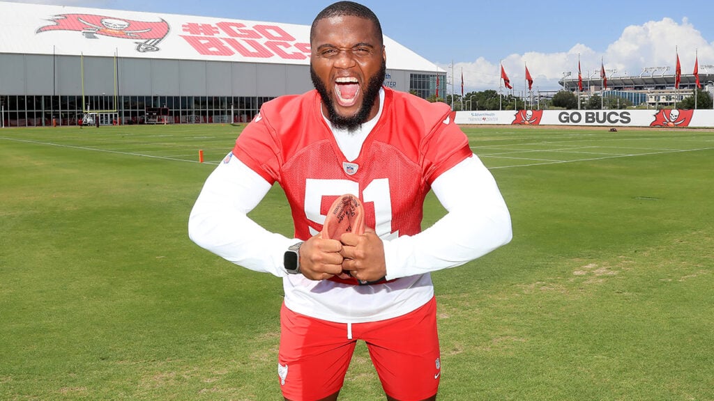 Sr'S Fab 5: Sirvocea Dennis Is A Boss At Bucs Otas 6 Bucs Olb David Walker