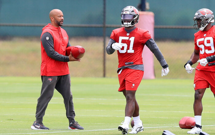 Bucs Olbs Coach Larry Foote And Olb David Walker
