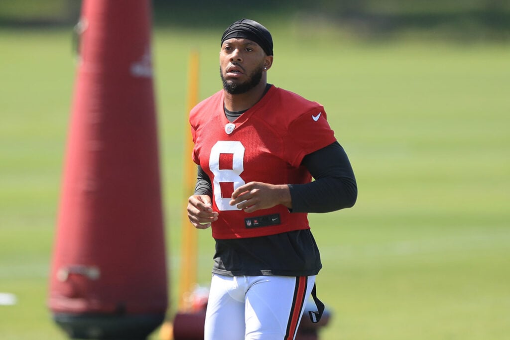Pewter Report Podcast: Bucs Ota Week 2 Analysis 2 Bucs Ilb Sirvocea Dennis