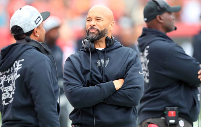 Bucs Olbs Coach Larry Foote