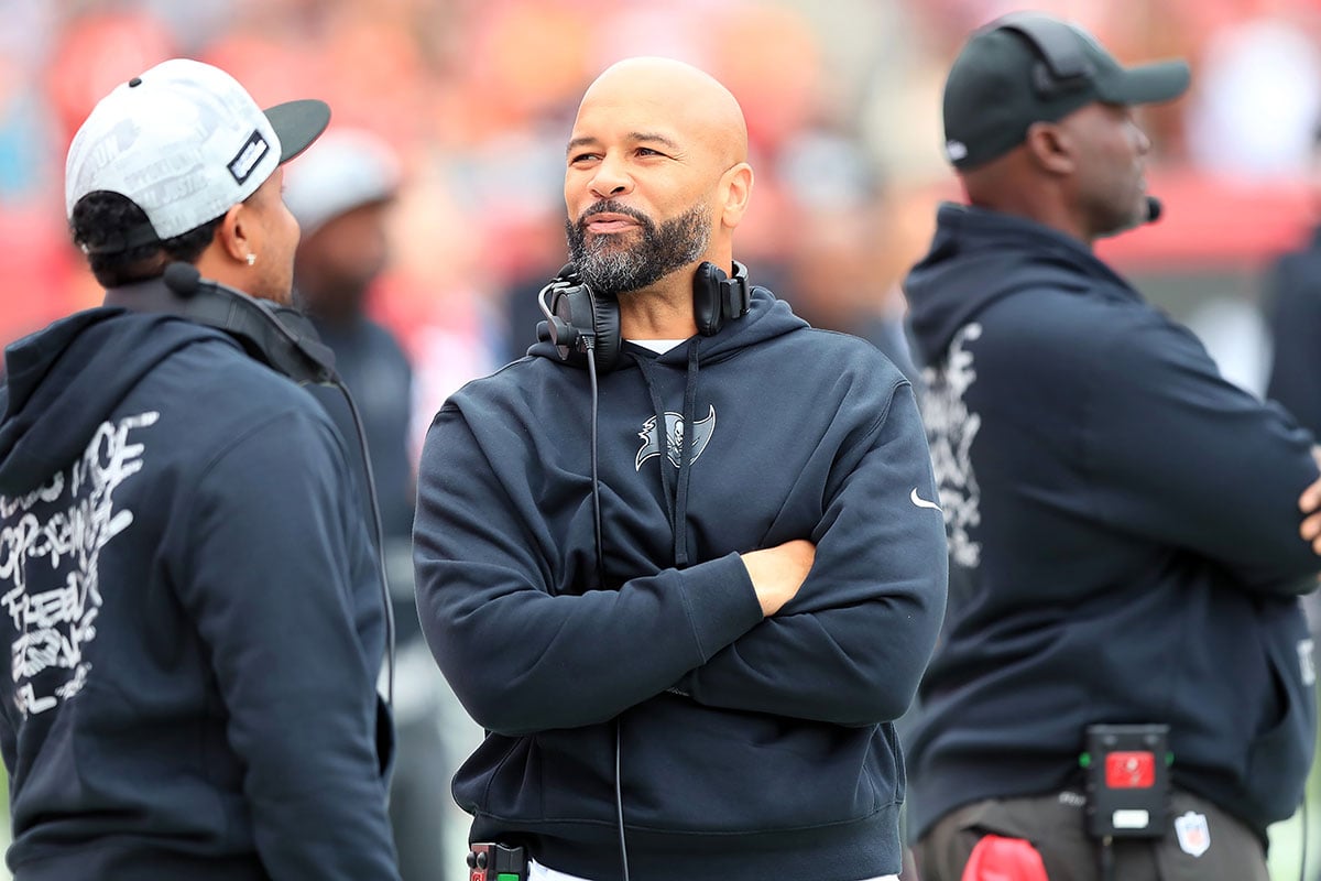 Bucs Olbs Coach Larry Foote